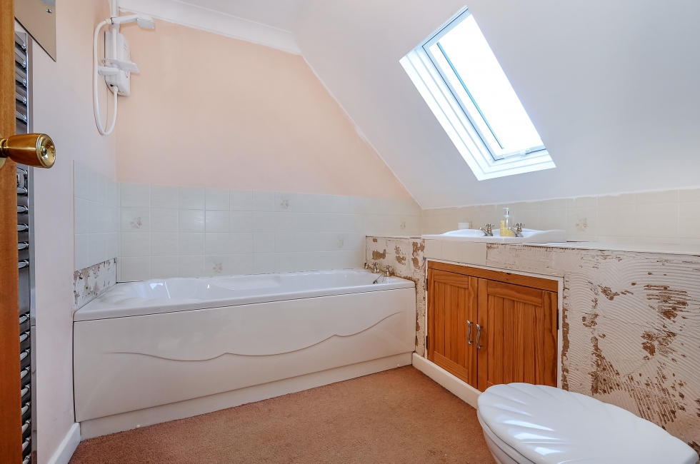 Property for Sale, Bracklesham Bay Wentworth, Fam Road Baileys Estate Agent